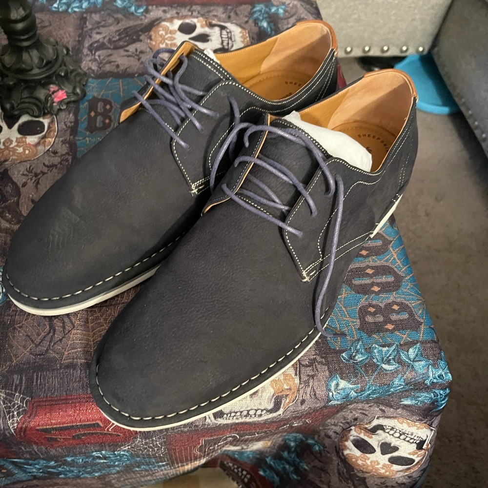 Black dress shoes